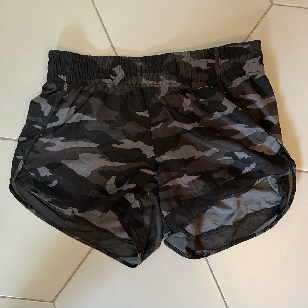 Athleta Small Printed Mesh Racer Run 4 Shorts Camo Lined Black Gray